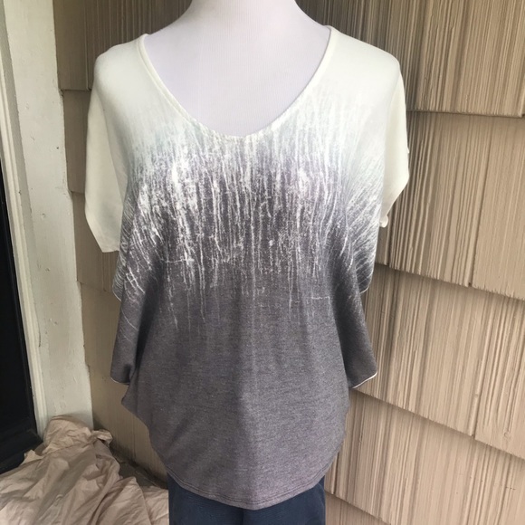 *SIZES ADDED*NWT Enti super soft grey&white blouse - Picture 1 of 2